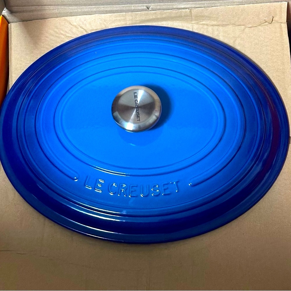 Le Creuset RARE 8qt Oval Enameled Cast Iron Dutch Oven - Azure Blue
